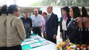 Acto cívico con el secretario de educación en el estado; Alberto Frutis Solís.
